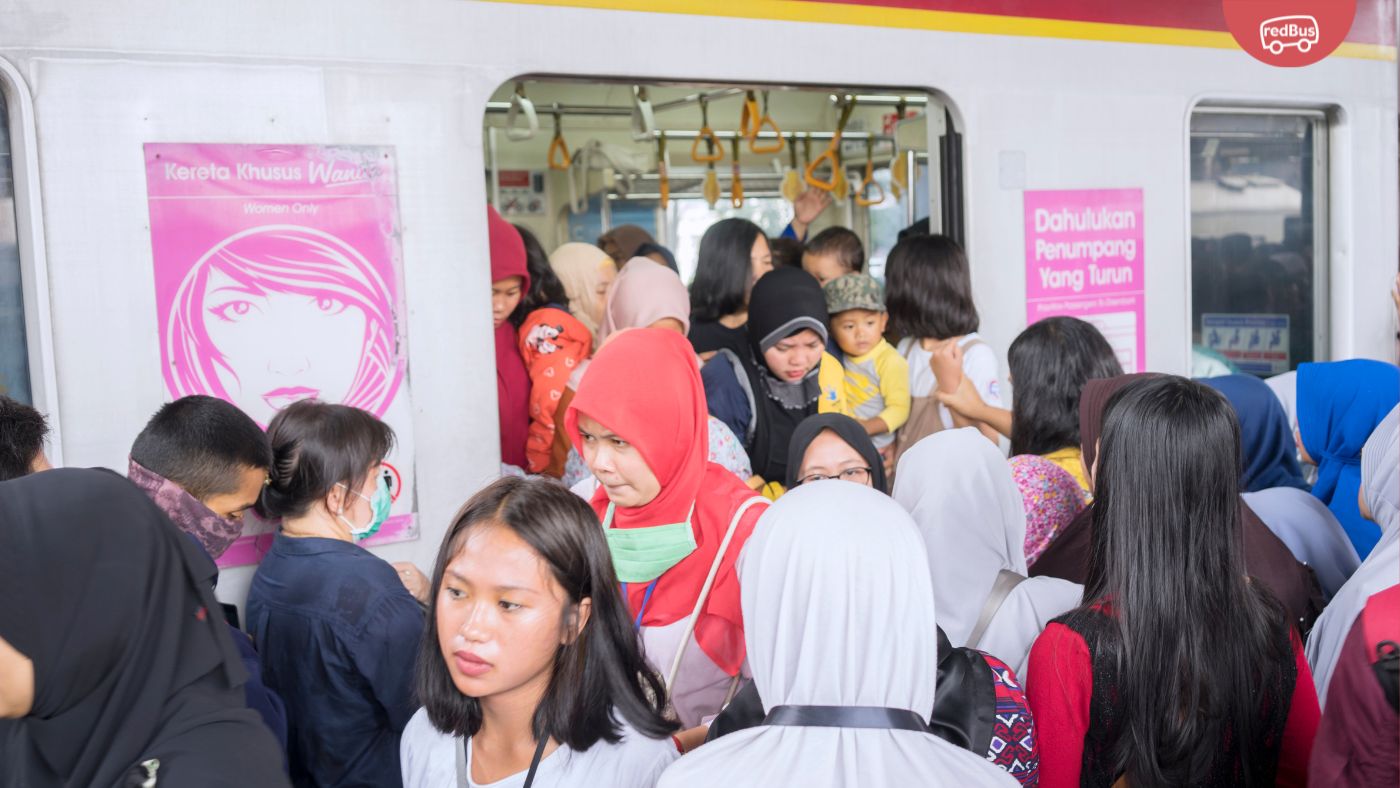 Rush Kereta Api Idul Adha 2024: Amankan Tiket Anda Sekarang atau Jelajahi Opsi Bus yang Terjangkau!