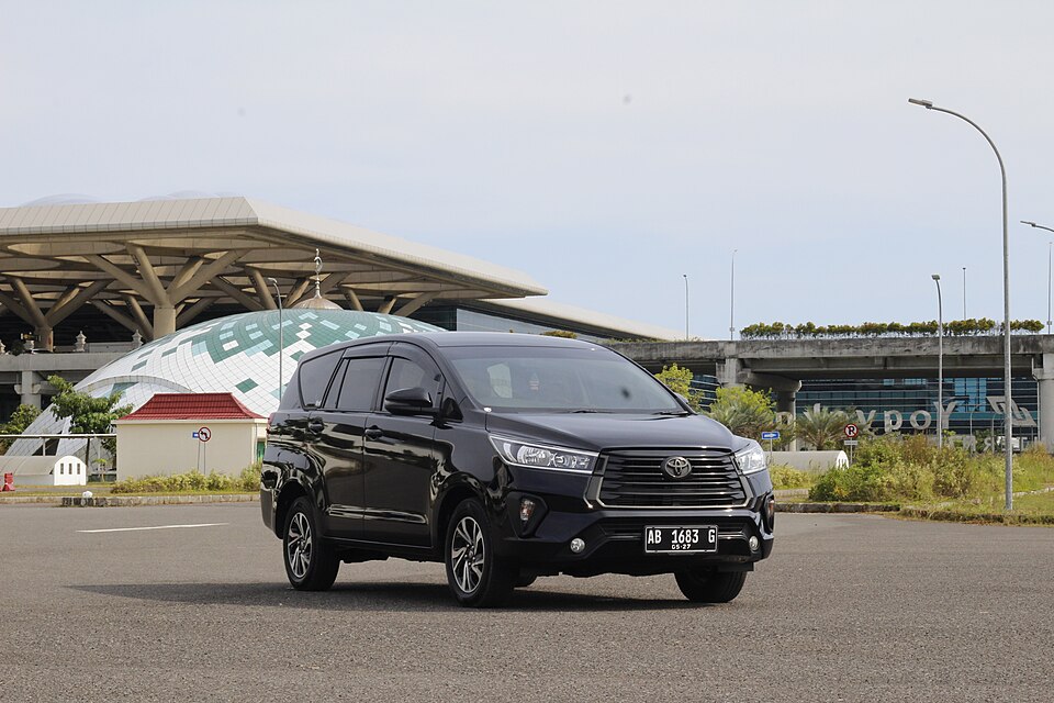 Foto Toyota Innova Reborn armada AKAD TRAVEL
